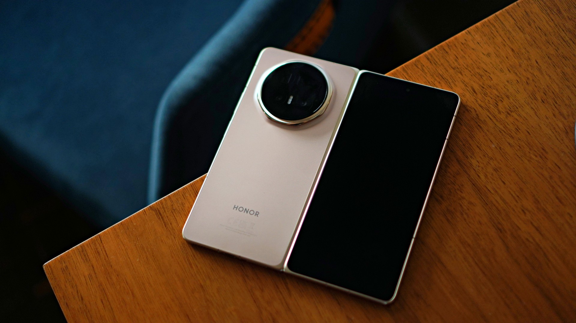 HONOR Magic V6